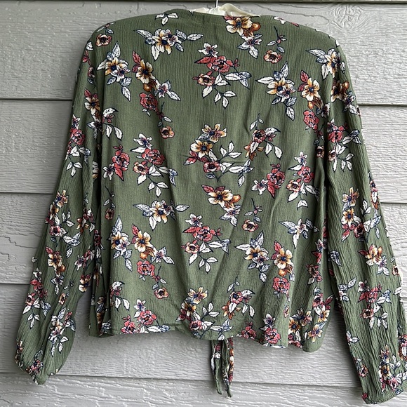 Top - Picture 2 of 5